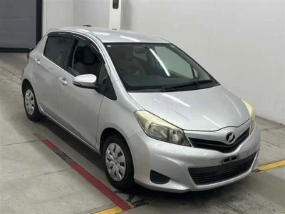 Toyota Vitz — фото