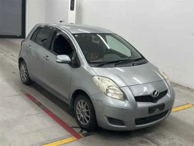 Toyota Vitz — фото