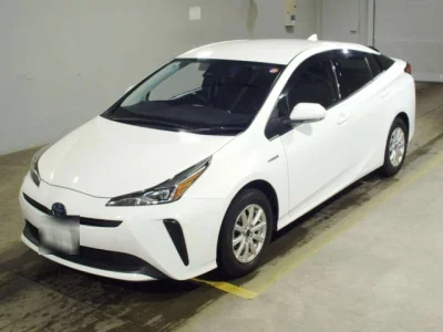 Toyota Prius — фото