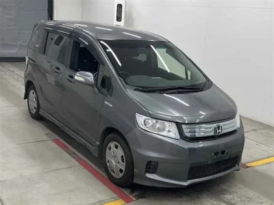 Honda Freed — фото