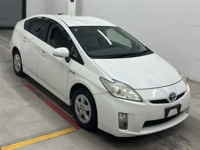 Toyota Prius — фото