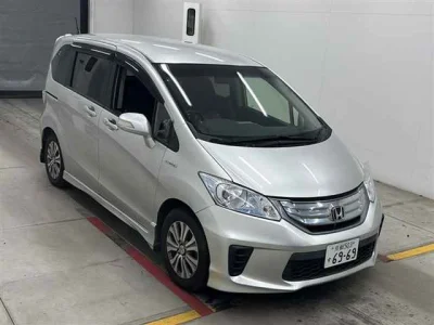 Honda Freed — фото