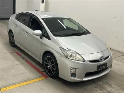 Toyota Prius — фото