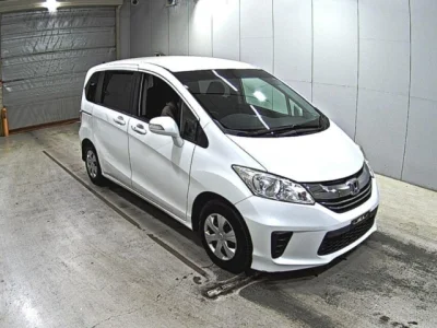 Honda Freed — фото