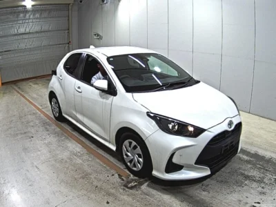 Toyota Yaris — фото
