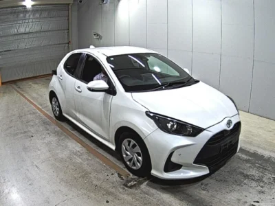 Toyota Yaris — фото