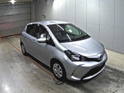 Toyota Vitz — фото