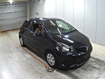 Toyota Vitz — фото