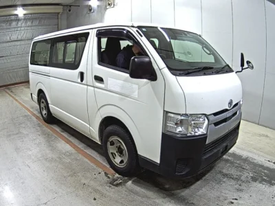 Toyota HiAce Van — фото