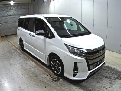 Toyota Noah — фото