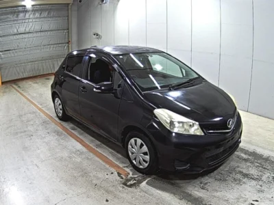 Toyota Vitz — фото