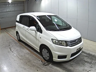 Honda Freed — фото