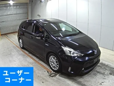 Toyota Prius Alpha — фото