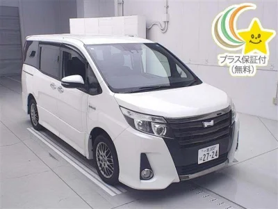 Toyota Noah — фото