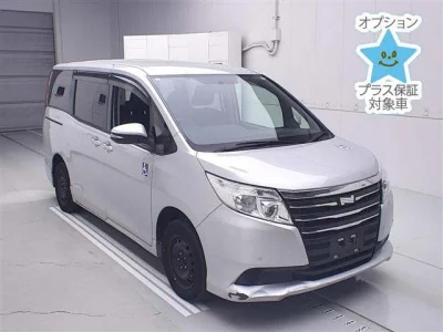 Toyota Noah — фото