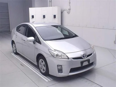 Toyota Prius — фото