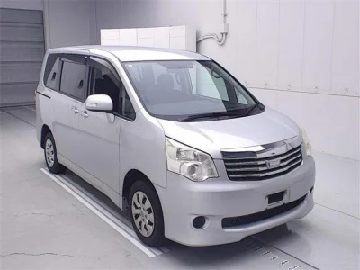 Toyota Noah — фото