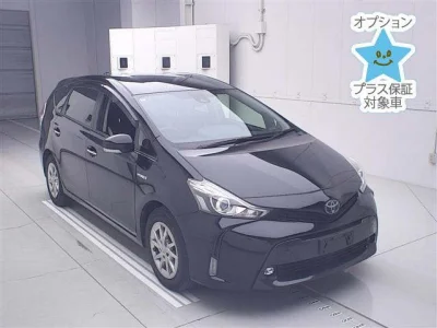 Toyota Prius Alpha — фото