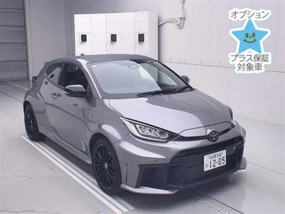 Toyota Yaris — фото