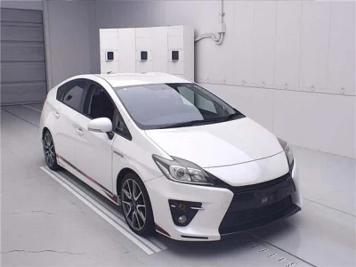 Toyota Prius — фото
