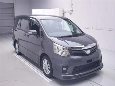 Toyota Noah — фото