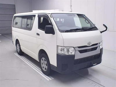 Toyota HiAce Van — фото