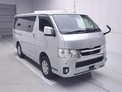 Toyota HiAce Van — фото