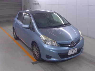 Toyota Vitz — фото
