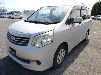 Toyota Noah — фото