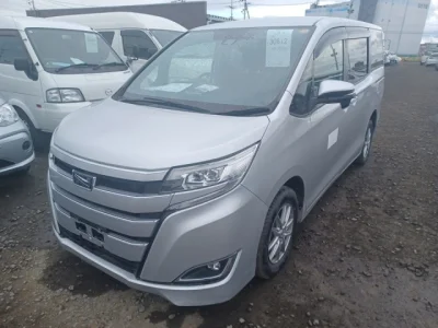 Toyota Noah — фото