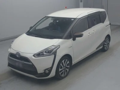 Toyota Sienta — фото