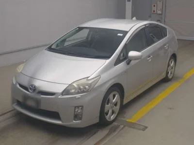 Toyota Prius — фото