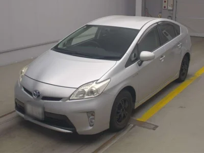 Toyota Prius — фото