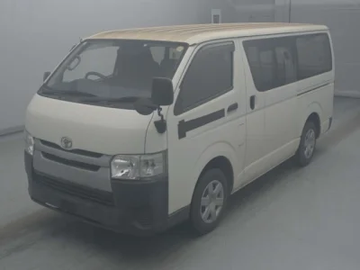 Toyota HiAce Van — фото