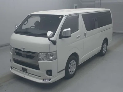 Toyota HiAce Van — фото
