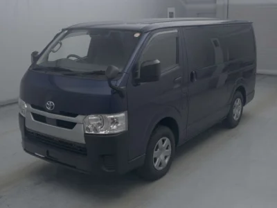 Toyota HiAce Van — фото