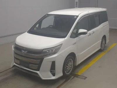 Toyota Noah — фото