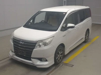 Toyota Noah — фото
