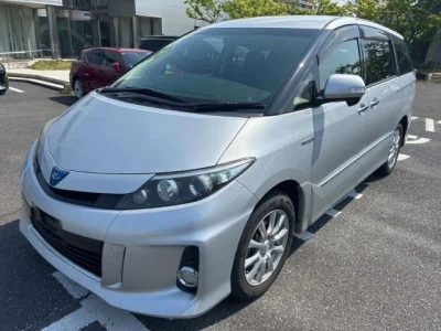 Toyota Estima Hybrid — фото