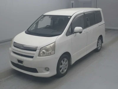 Toyota Noah — фото