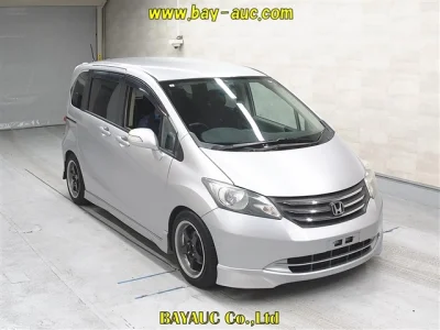 Honda Freed — фото