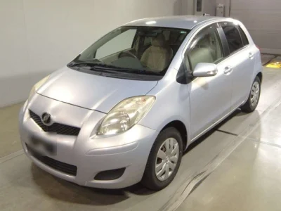 Toyota Vitz — фото