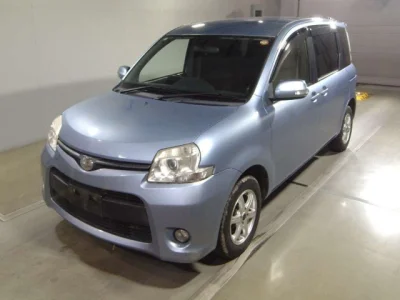 Toyota Sienta — фото