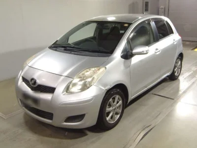 Toyota Vitz — фото