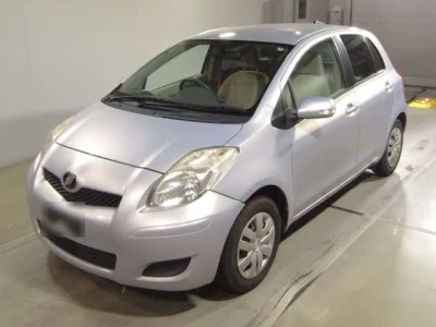 Toyota Vitz — фото
