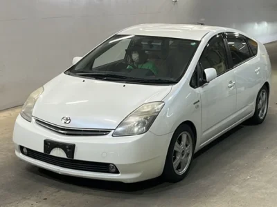 Toyota Prius — фото
