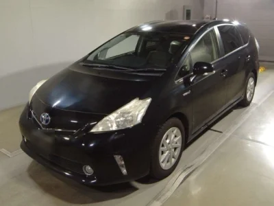 Toyota Prius Alpha — фото