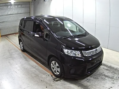 Honda Freed — фото