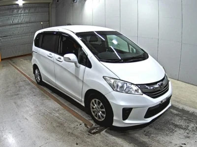 Honda Freed — фото
