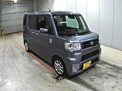 Toyota Pixis Mega